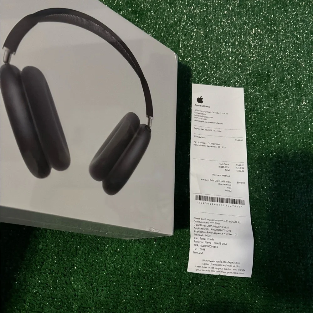 Apple AirPods Max - Space Gray Over-Ear Headphones - Picture 5 of 5
